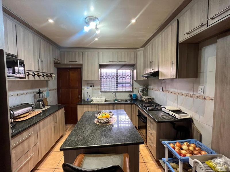 4 Bedroom Property for Sale in Clayville Gauteng