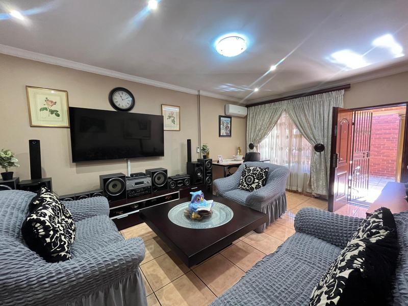 4 Bedroom Property for Sale in Clayville Gauteng