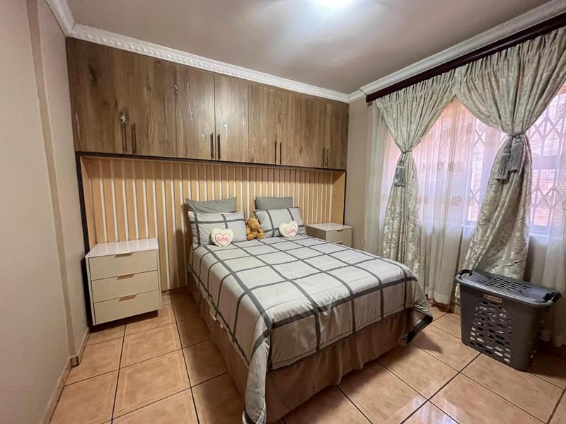 4 Bedroom Property for Sale in Clayville Gauteng