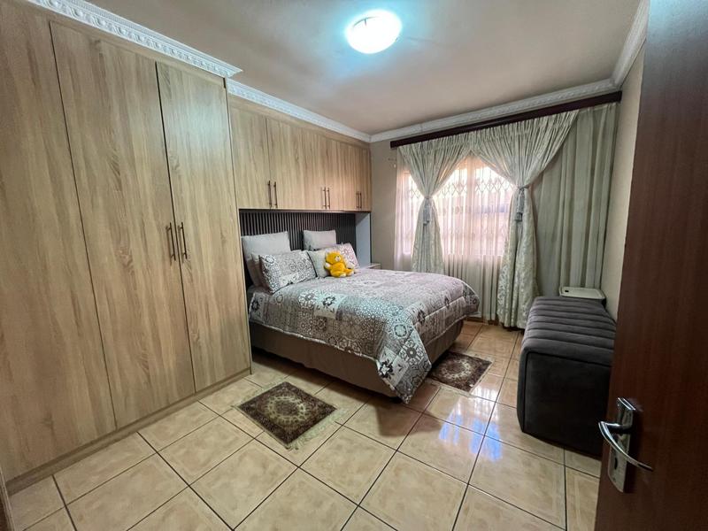4 Bedroom Property for Sale in Clayville Gauteng