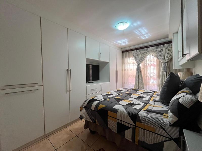 4 Bedroom Property for Sale in Clayville Gauteng