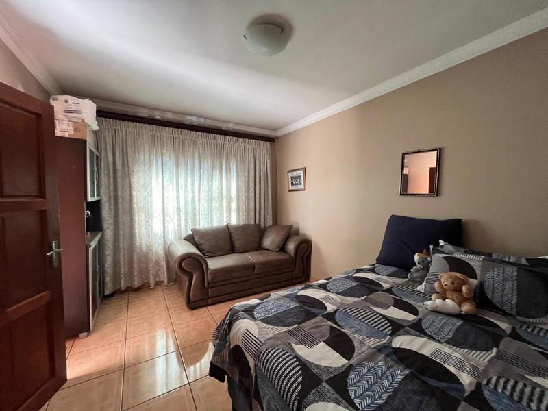 4 Bedroom Property for Sale in Clayville Gauteng