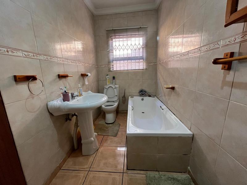 4 Bedroom Property for Sale in Clayville Gauteng