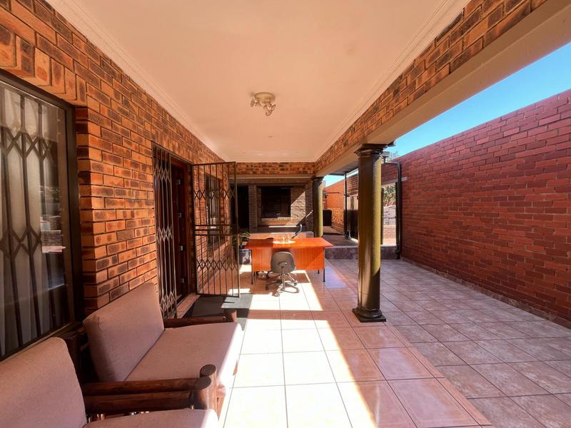 4 Bedroom Property for Sale in Clayville Gauteng