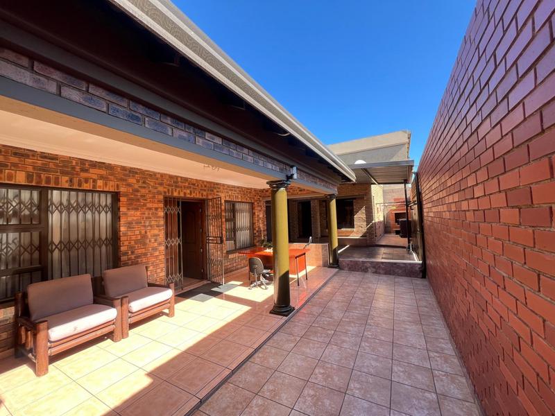 4 Bedroom Property for Sale in Clayville Gauteng