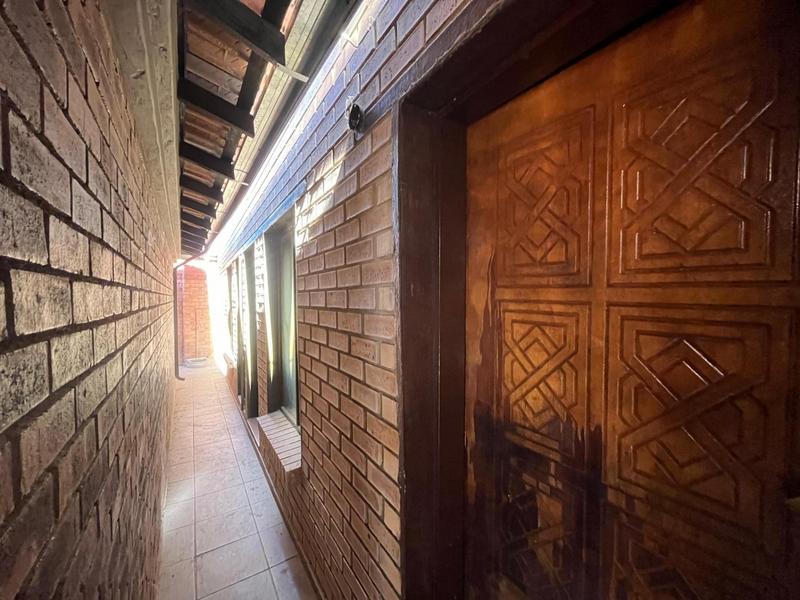 4 Bedroom Property for Sale in Clayville Gauteng