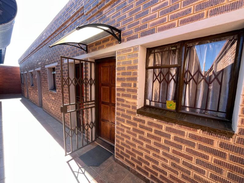 4 Bedroom Property for Sale in Clayville Gauteng