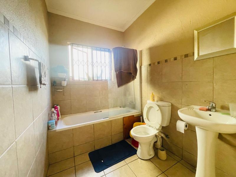 3 Bedroom Property for Sale in Noordwyk Gauteng