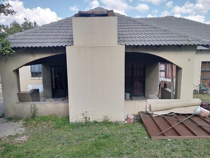 4 Bedroom Property for Sale in Vorna Valley Gauteng