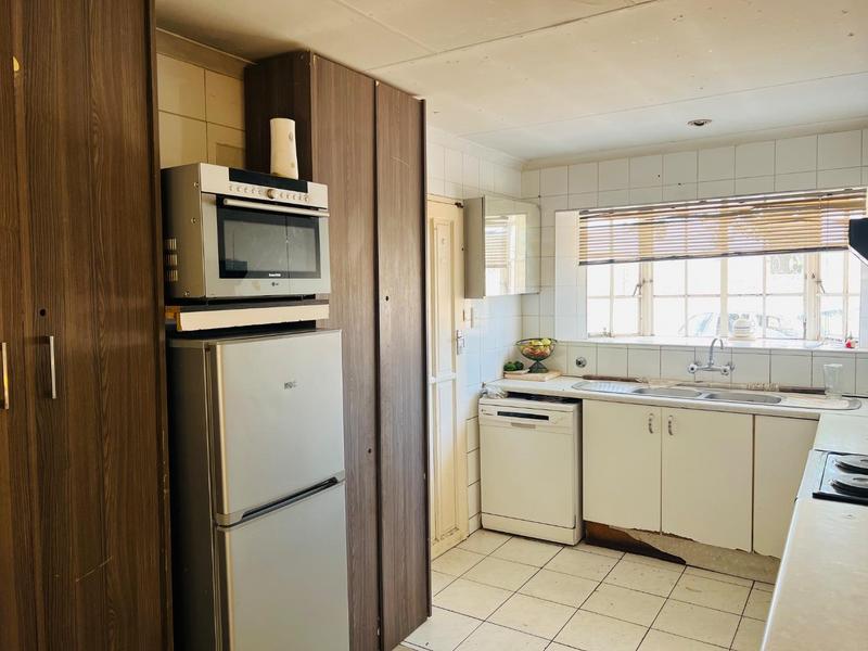 8 Bedroom Property for Sale in Bloubosrand Gauteng