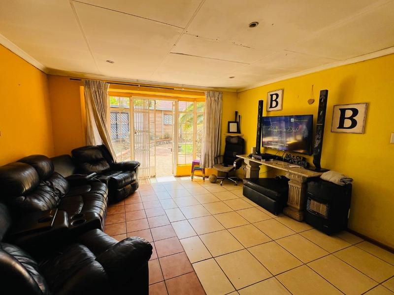 8 Bedroom Property for Sale in Bloubosrand Gauteng