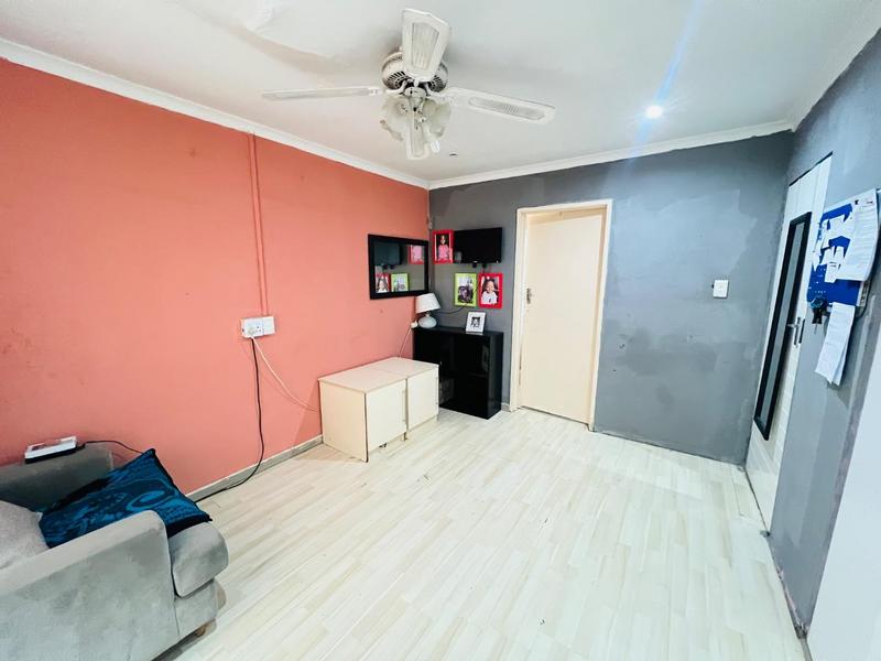 8 Bedroom Property for Sale in Bloubosrand Gauteng
