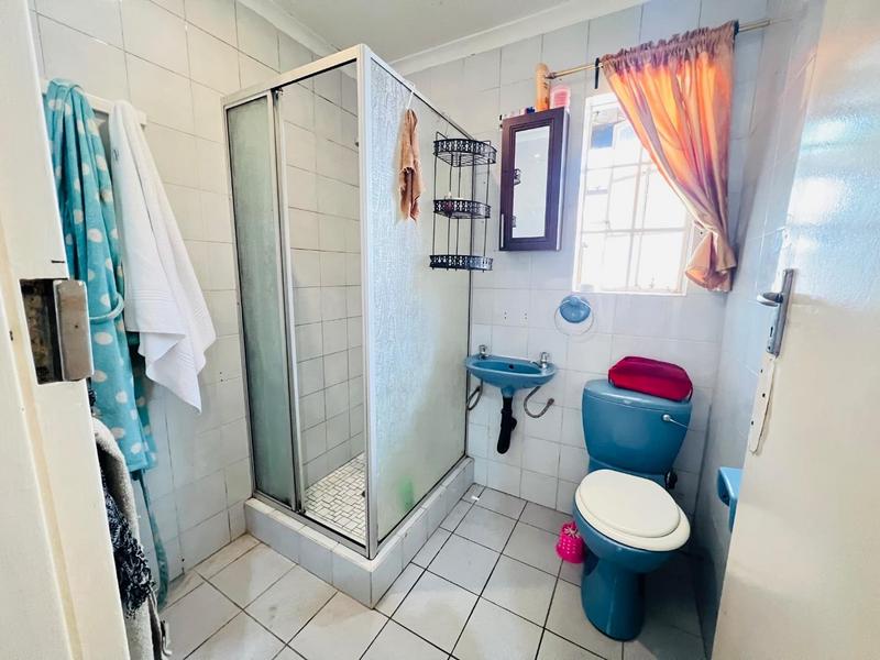 8 Bedroom Property for Sale in Bloubosrand Gauteng