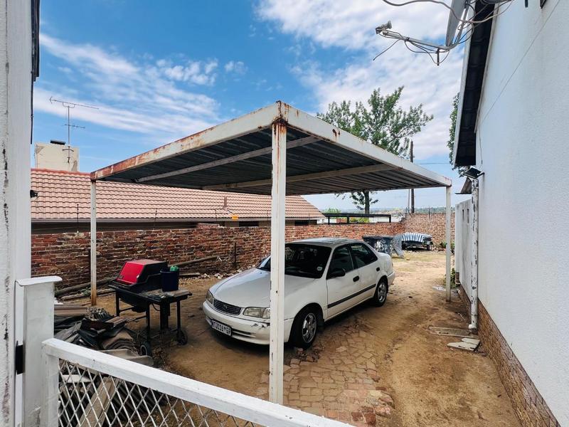 8 Bedroom Property for Sale in Bloubosrand Gauteng