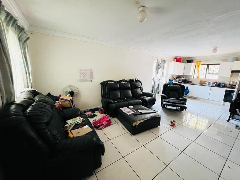 6 Bedroom Property for Sale in Bloubosrand Gauteng