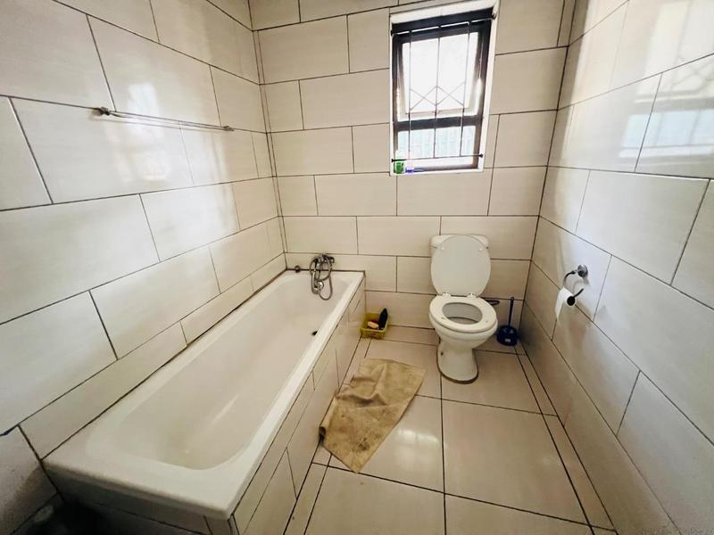 6 Bedroom Property for Sale in Bloubosrand Gauteng