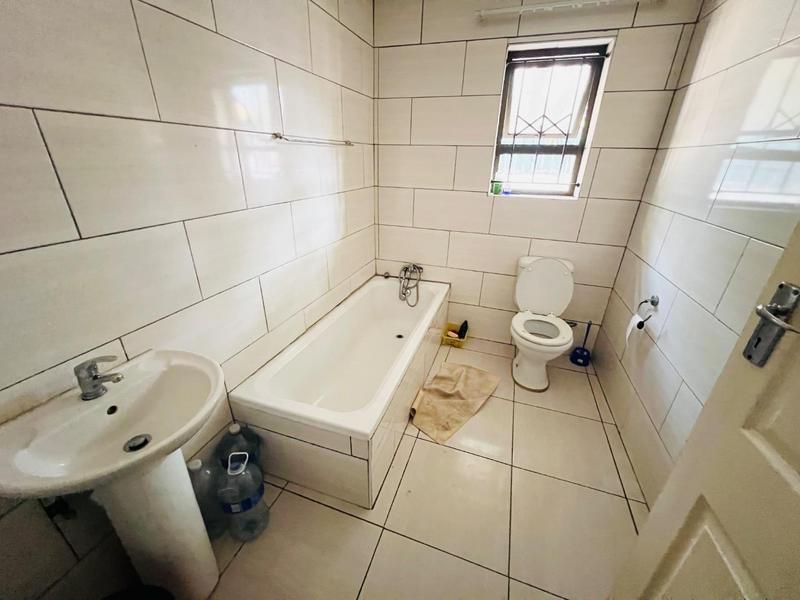 6 Bedroom Property for Sale in Bloubosrand Gauteng