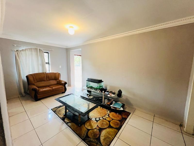 6 Bedroom Property for Sale in Bloubosrand Gauteng