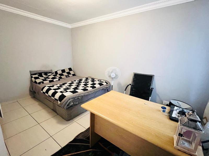 6 Bedroom Property for Sale in Bloubosrand Gauteng