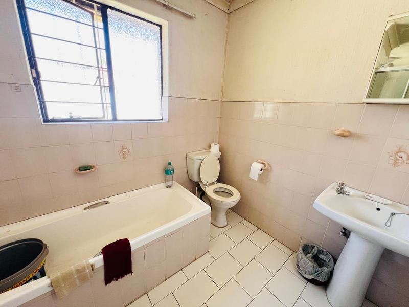 4 Bedroom Property for Sale in Bloubosrand Gauteng