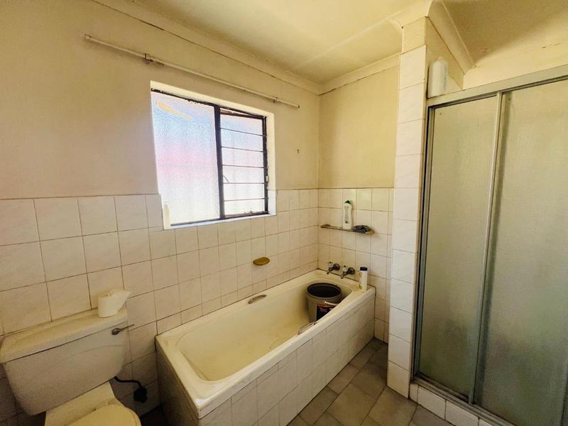 4 Bedroom Property for Sale in Bloubosrand Gauteng