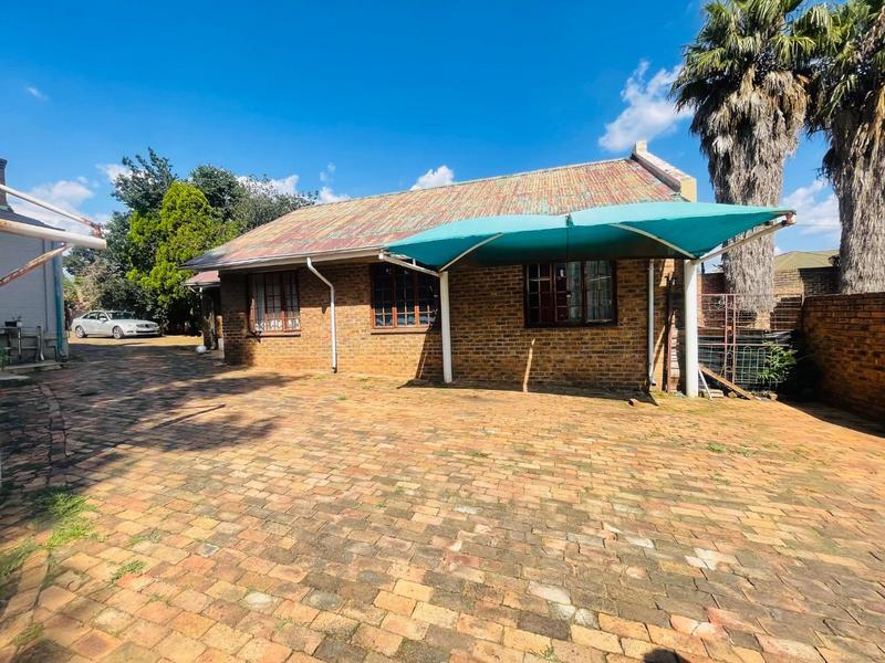 10 Bedroom Property for Sale in Florida Gauteng