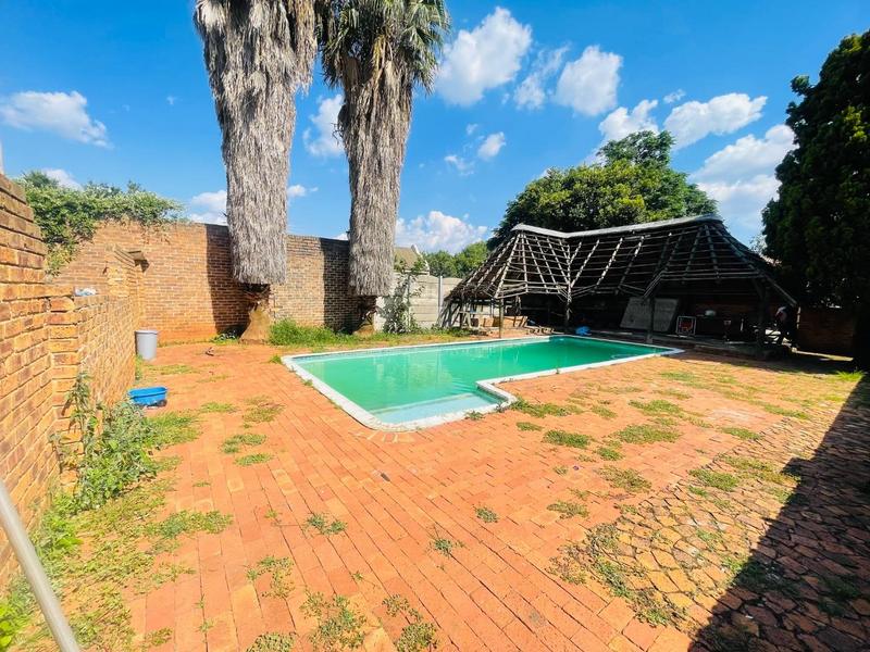 10 Bedroom Property for Sale in Florida Gauteng