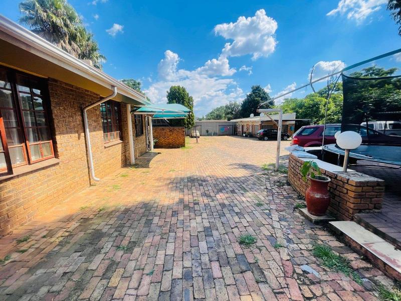 10 Bedroom Property for Sale in Florida Gauteng