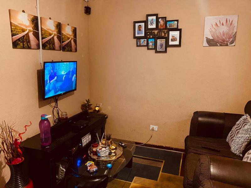 6 Bedroom Property for Sale in Protea Glen Gauteng