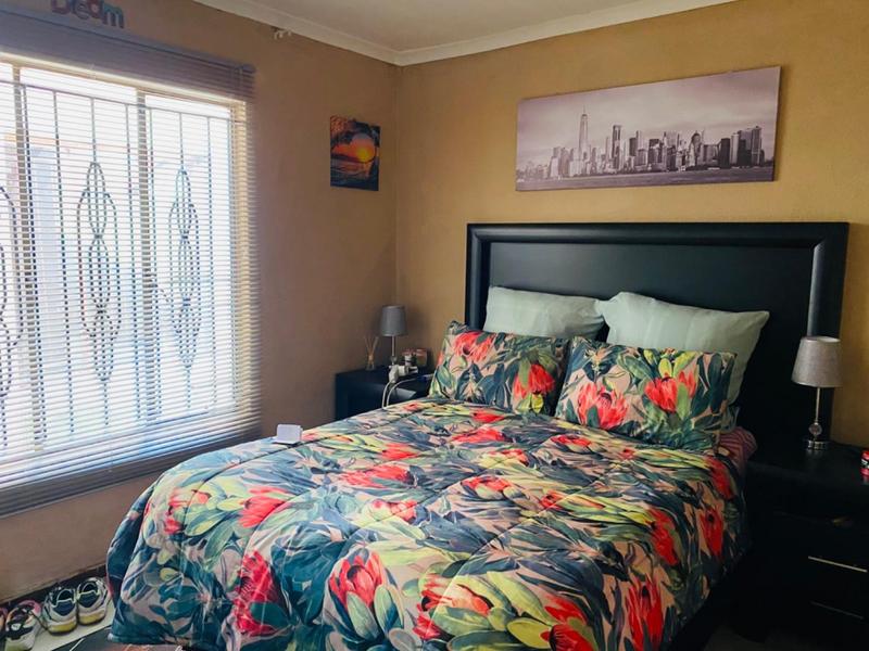 6 Bedroom Property for Sale in Protea Glen Gauteng