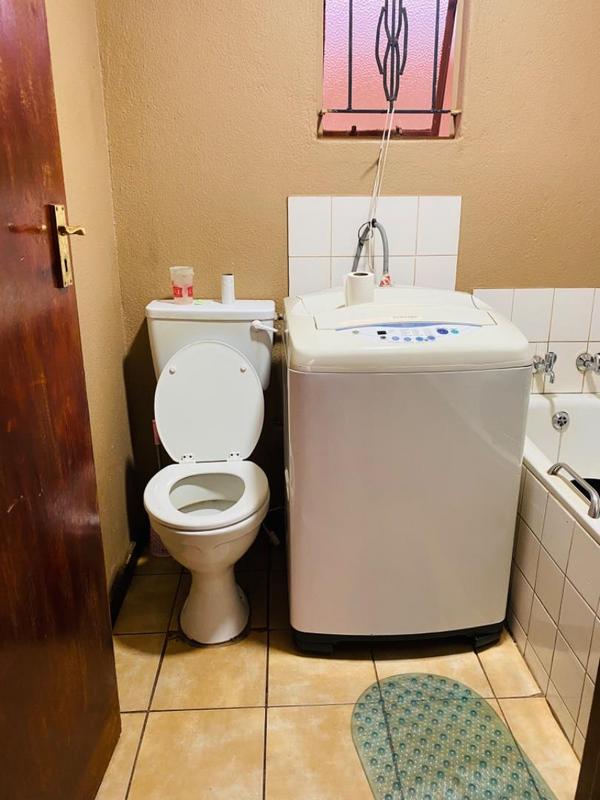 6 Bedroom Property for Sale in Protea Glen Gauteng