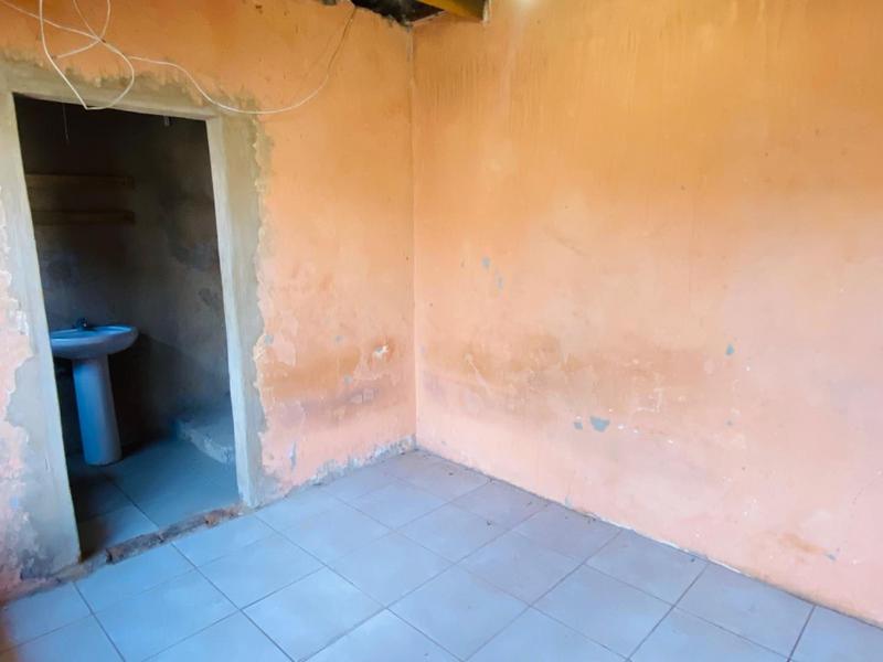 6 Bedroom Property for Sale in Protea Glen Gauteng