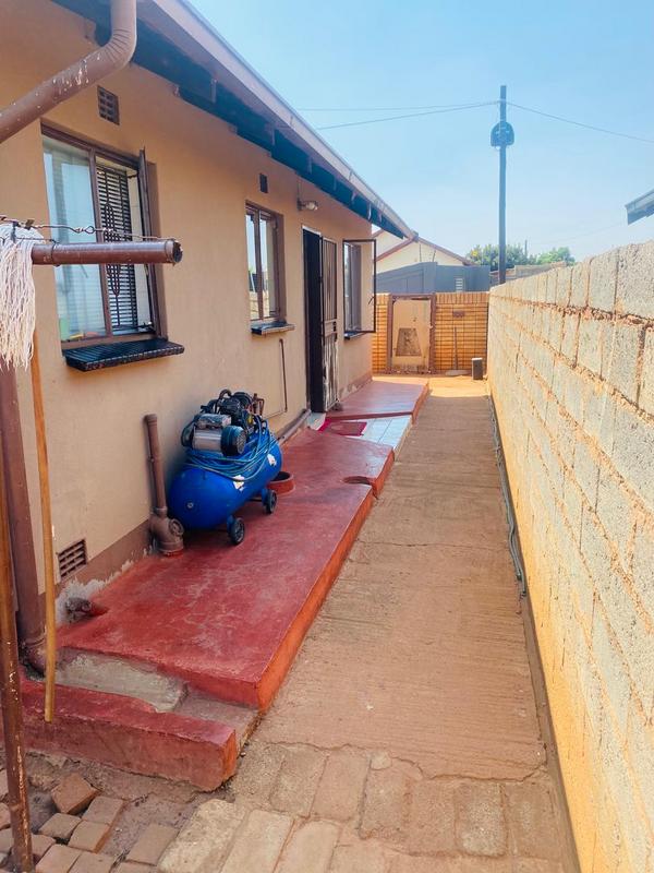3 Bedroom Property for Sale in Protea Glen Gauteng