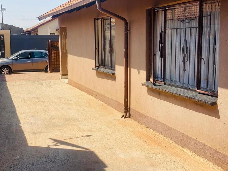 3 Bedroom Property for Sale in Protea Glen Gauteng