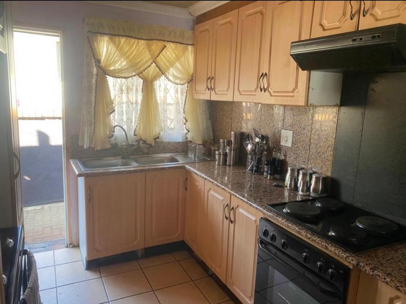 3 Bedroom Property for Sale in Protea North Gauteng