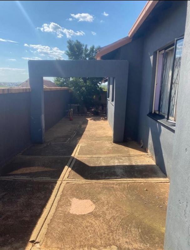 3 Bedroom Property for Sale in Protea North Gauteng