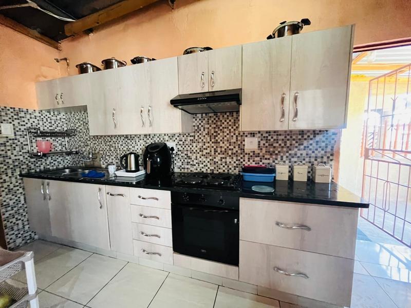 7 Bedroom Property for Sale in Olievenhoutbosch Gauteng