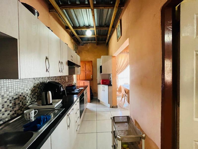 7 Bedroom Property for Sale in Olievenhoutbosch Gauteng