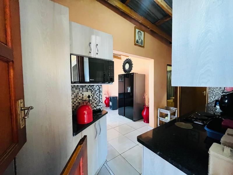 7 Bedroom Property for Sale in Olievenhoutbosch Gauteng