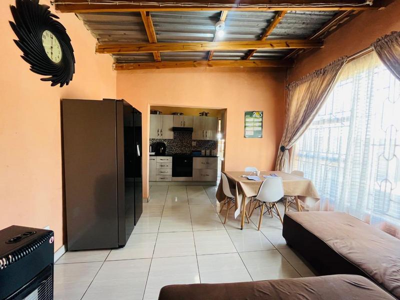 7 Bedroom Property for Sale in Olievenhoutbosch Gauteng