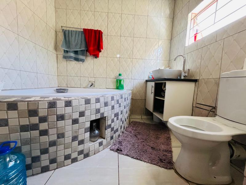 7 Bedroom Property for Sale in Olievenhoutbosch Gauteng