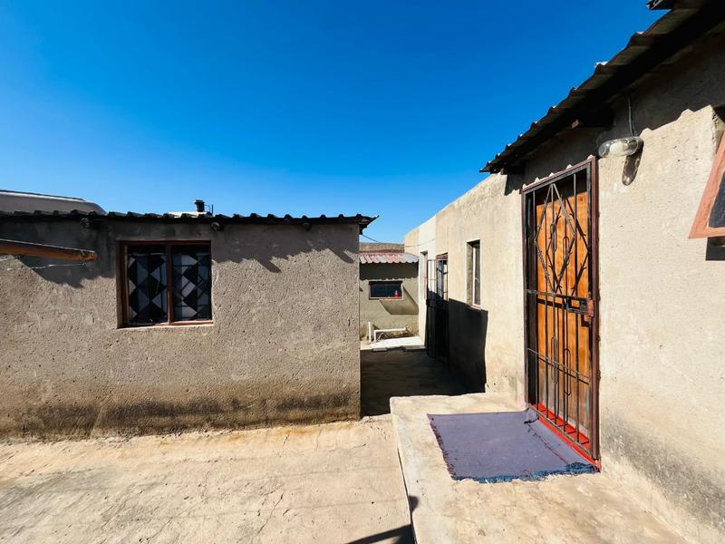 7 Bedroom Property for Sale in Olievenhoutbosch Gauteng