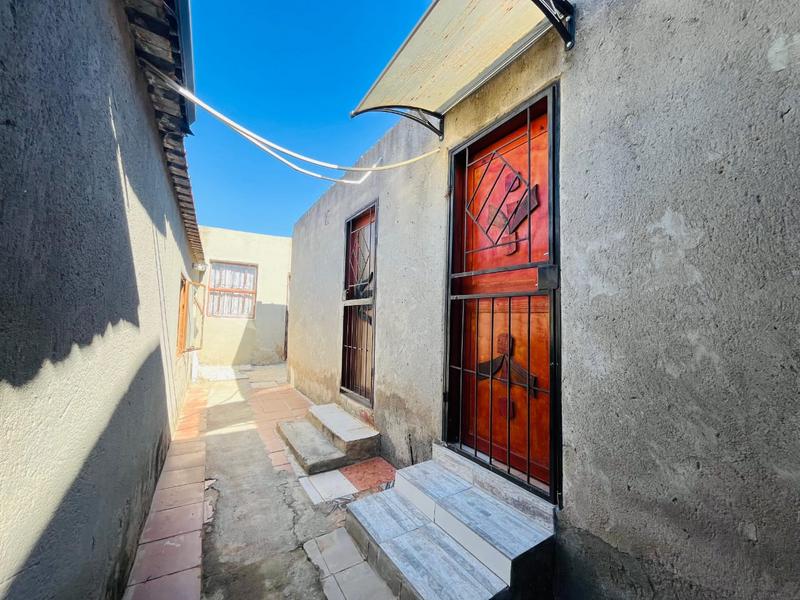 7 Bedroom Property for Sale in Olievenhoutbosch Gauteng