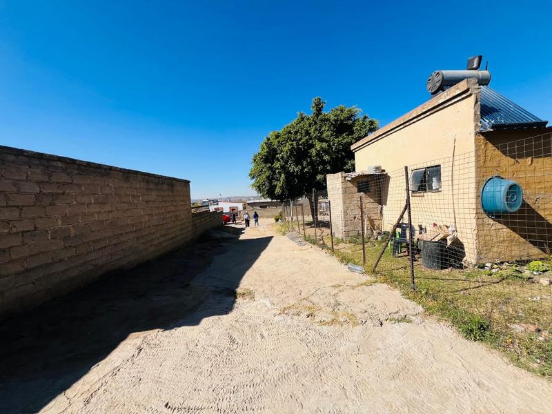 7 Bedroom Property for Sale in Olievenhoutbosch Gauteng