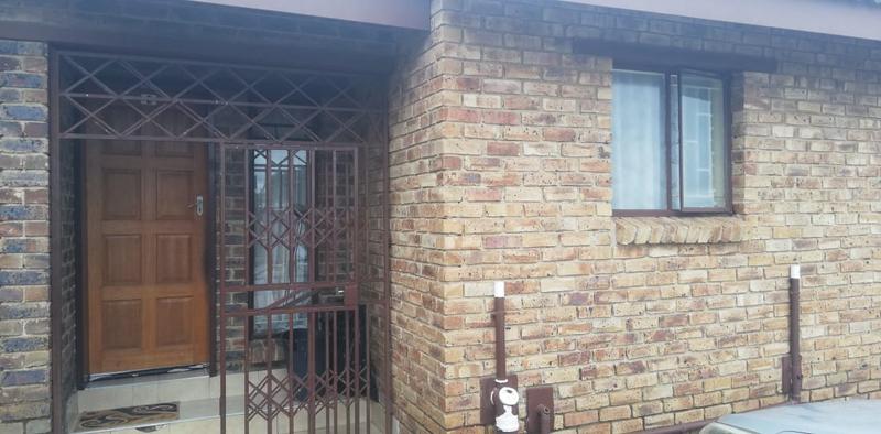 2 Bedroom Property for Sale in Olievenhoutbosch Gauteng