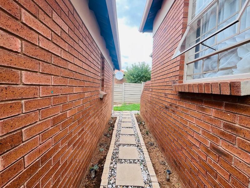 3 Bedroom Property for Sale in Olievenhoutbosch Gauteng