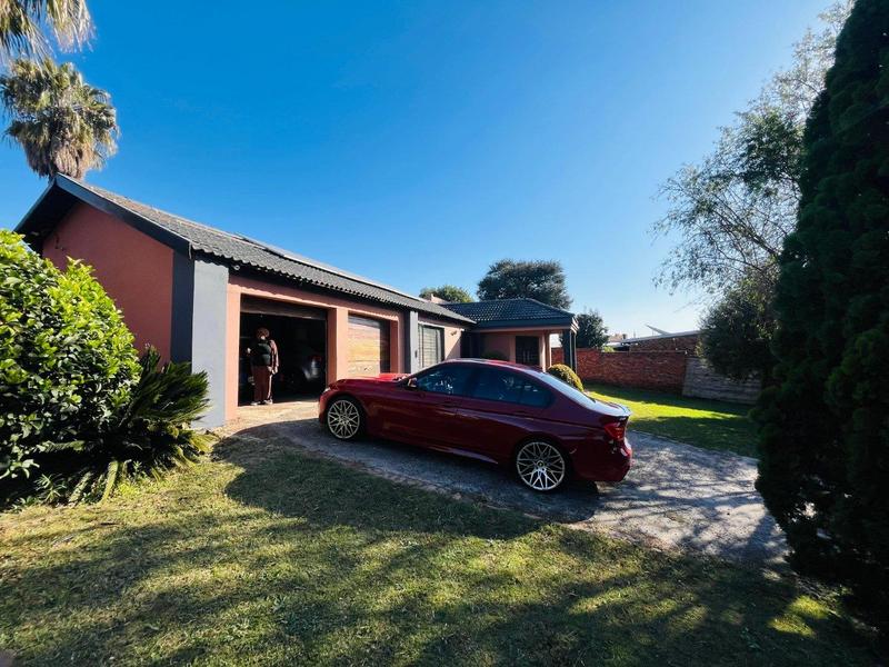 4 Bedroom Property for Sale in The Reeds Gauteng