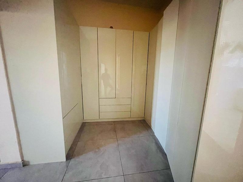 5 Bedroom Property for Sale in The Reeds Gauteng