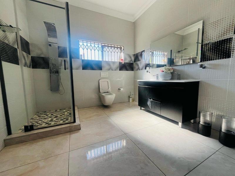 5 Bedroom Property for Sale in The Reeds Gauteng
