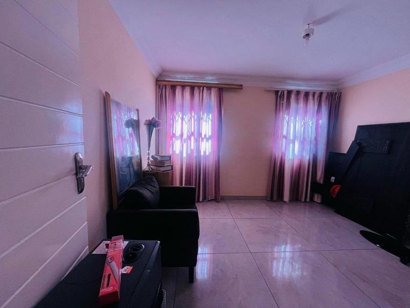 5 Bedroom Property for Sale in The Reeds Gauteng